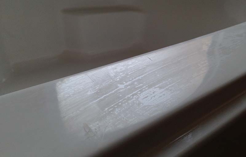 Dull surface on gelcoat tub